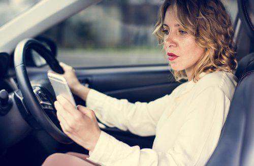 15 Texting and Driving Quotes and Slogans To Remind You To Stay Off Your  Phone